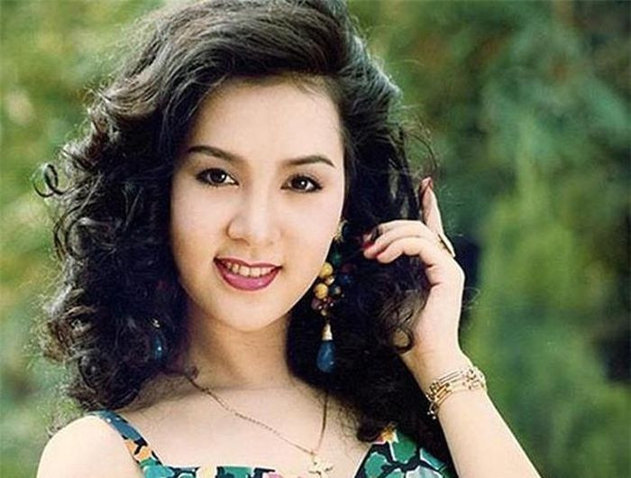 Diễn viên Mộng Vân sinh ngày 29/10/1969. Mặc dù sinh ra trong một gia đình gốc Huế nhưng cô lại lớn lên và học tập tại TP.HCM. Diễn viên Mộng Vân sinh ngày 29/10/1969. Mặc dù sinh ra trong một gia đình gốc Huế nhưng cô lại lớn lên và học tập tại TP.HCM.