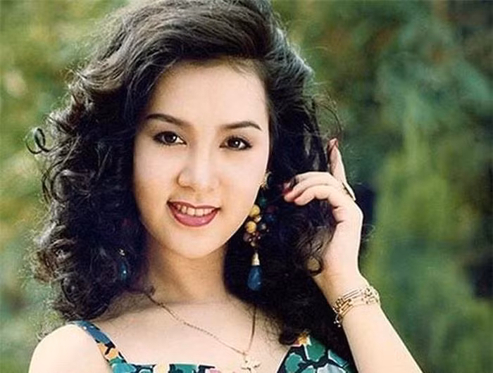 Diễn viên Mộng Vân sinh ngày 29/10/1969. Mặc dù sinh ra trong một gia đình gốc Huế nhưng cô lại lớn lên và học tập tại TP.HCM.