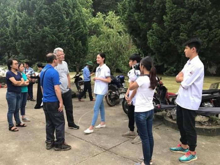 Lúc chưa đăng quang, Lương Thùy Linh không chỉ học tập tốt mà còn tích cực tham gia các hoạt động cộng đồng. Người đẹp từng tham gia hỗ trợ cô giáo giới thiệu tới đoàn công tác của UNESCO trong chuyến thẩm định Công viên địa chất non nước Cao Bằng lên Công viên địa chất Toàn cầu hồi tháng 7/2017. Lúc chưa đăng quang, Lương Thùy Linh không chỉ học tập tốt mà còn tích cực tham gia các hoạt động cộng đồng. Người đẹp từng tham gia hỗ trợ cô giáo giới thiệu tới đoàn công tác của UNESCO trong chuyến thẩm định Công viên địa chất non nước Cao Bằng lên Công viên địa chất Toàn cầu hồi tháng 7/2017.