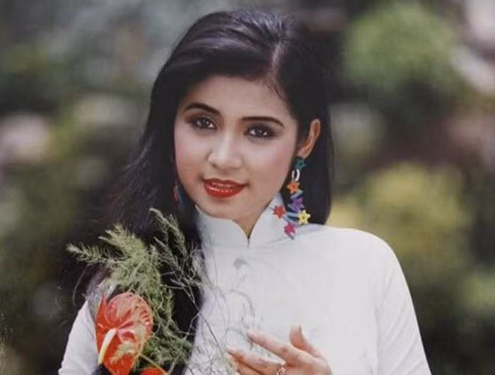 Với nhan sắc nổi bật, công chúng dành cho Việt Trinh hàng loạt những danh xưng, mỹ từ như "minh tinh màn bạc", "ngôi sao điện ảnh", "nữ hoàng phòng vé" hay "mỹ nhân điện ảnh"...