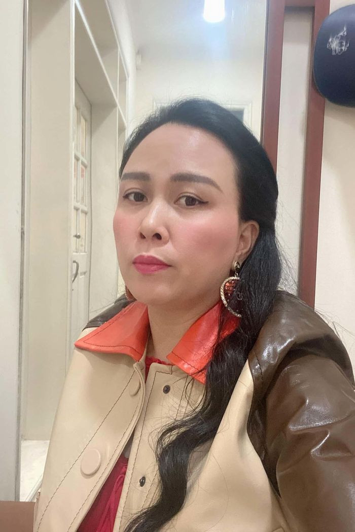 Phong cách phối đồ "có một không hai" của Phượng Chanel mùa dịch Covid-19 ảnh 7 Phong cách phối đồ "có một không hai" của Phượng Chanel mùa dịch Covid-19 ảnh 7