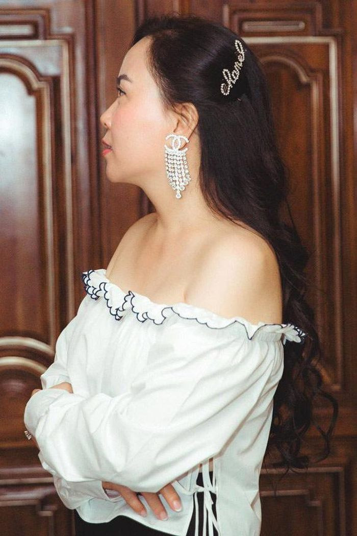 Phong cách phối đồ "có một không hai" của Phượng Chanel mùa dịch Covid-19 ảnh 17 Phong cách phối đồ "có một không hai" của Phượng Chanel mùa dịch Covid-19 ảnh 17