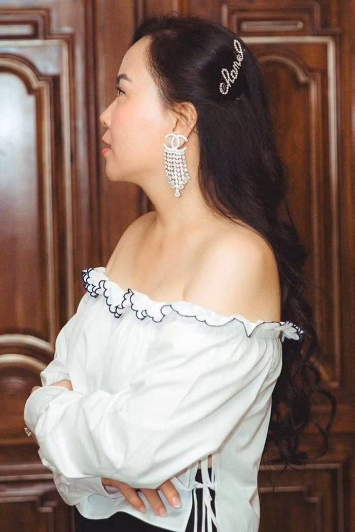 Phong cách phối đồ "có một không hai" của Phượng Chanel mùa dịch Covid-19 ảnh 17