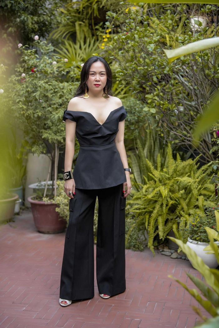 Phong cách phối đồ "có một không hai" của Phượng Chanel mùa dịch Covid-19 ảnh 19 Phong cách phối đồ "có một không hai" của Phượng Chanel mùa dịch Covid-19 ảnh 19