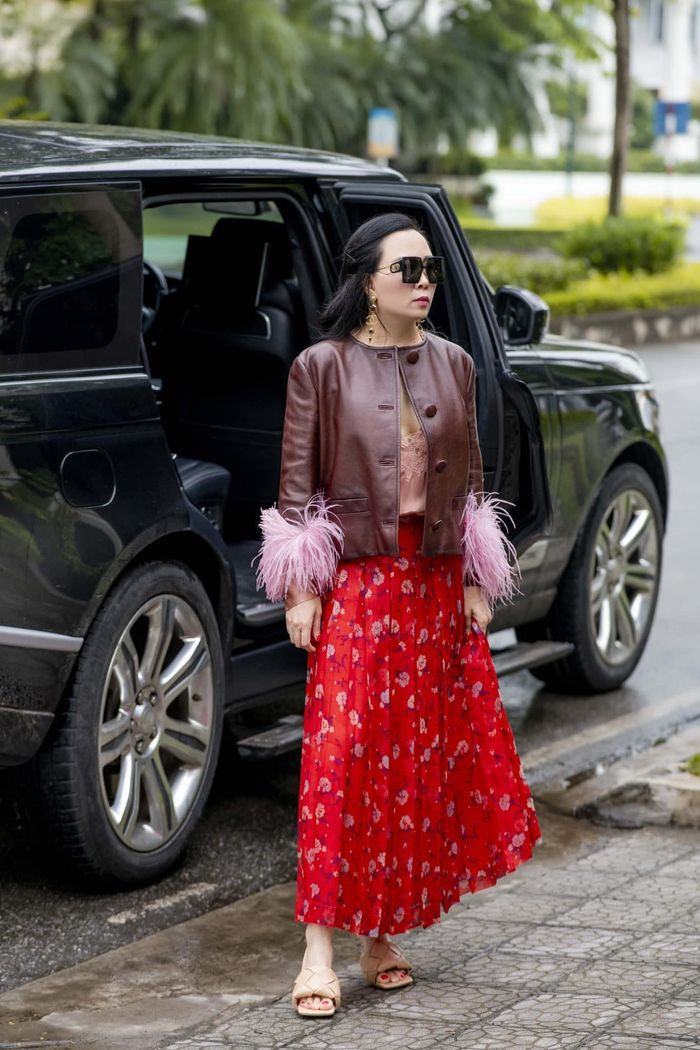 Phong cách phối đồ "có một không hai" của Phượng Chanel mùa dịch Covid-19 ảnh 10 Phong cách phối đồ "có một không hai" của Phượng Chanel mùa dịch Covid-19 ảnh 10