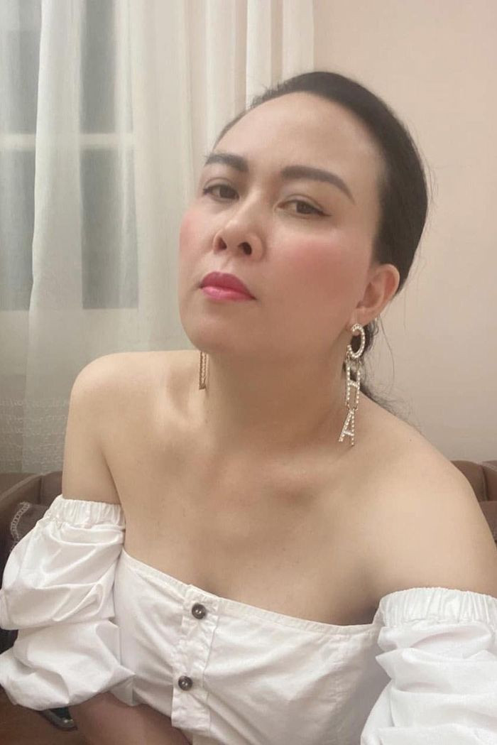 Phong cách phối đồ "có một không hai" của Phượng Chanel mùa dịch Covid-19 ảnh 4 Phong cách phối đồ "có một không hai" của Phượng Chanel mùa dịch Covid-19 ảnh 4