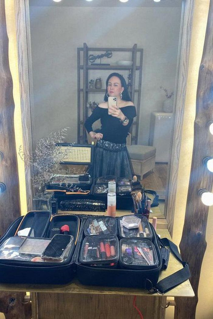 Phong cách phối đồ "có một không hai" của Phượng Chanel mùa dịch Covid-19 ảnh 5 Phong cách phối đồ "có một không hai" của Phượng Chanel mùa dịch Covid-19 ảnh 5