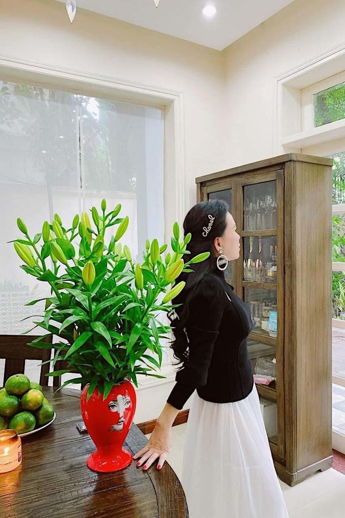 Phong cách phối đồ "có một không hai" của Phượng Chanel mùa dịch Covid-19 ảnh 1 Phong cách phối đồ "có một không hai" của Phượng Chanel mùa dịch Covid-19 ảnh 1