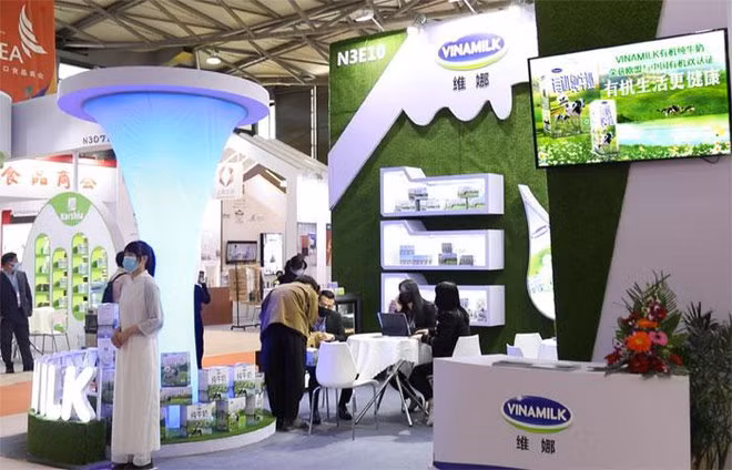 Vinamilk xuất khẩu sữa tươi Organic đi Trung Quốc, ra mắt ấn tượng tốt tại Triển lãm quốc tế Thượng Hải 2021 ảnh 1