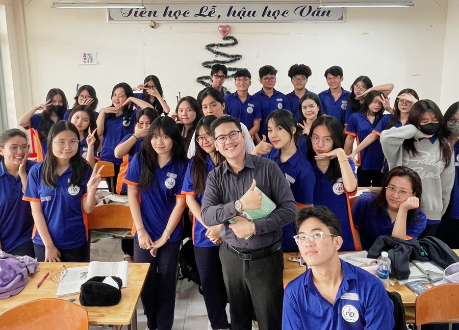 Thầy Võ Minh Nghĩa, giáo viên môn Ngữ văn, Trường THPT Nguyễn Du.