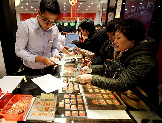 Giá vàng những ngày này tăng chóng mặt do ảnh hưởng từ virus Corona.