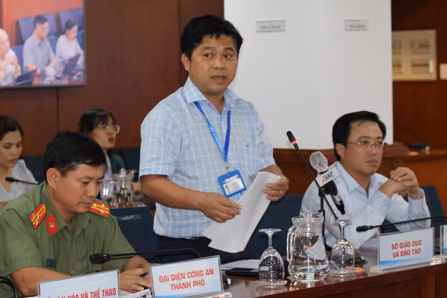 Ông Hồ Tấn Minh thông tin tại buổi họp báo.