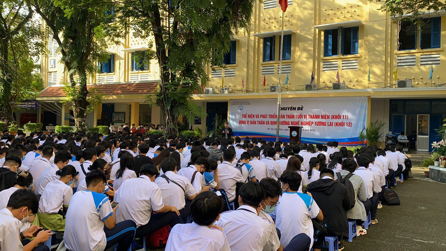 Trường THPT Nguyễn Thị Diệu tổ chức sinh hoạt chuyên đề “Định vị bản thân và định hướng nghề nghiệp tương lai” cho học sinh khối 12. Trường THPT Nguyễn Thị Diệu tổ chức sinh hoạt chuyên đề “Định vị bản thân và định hướng nghề nghiệp tương lai” cho học sinh khối 12.