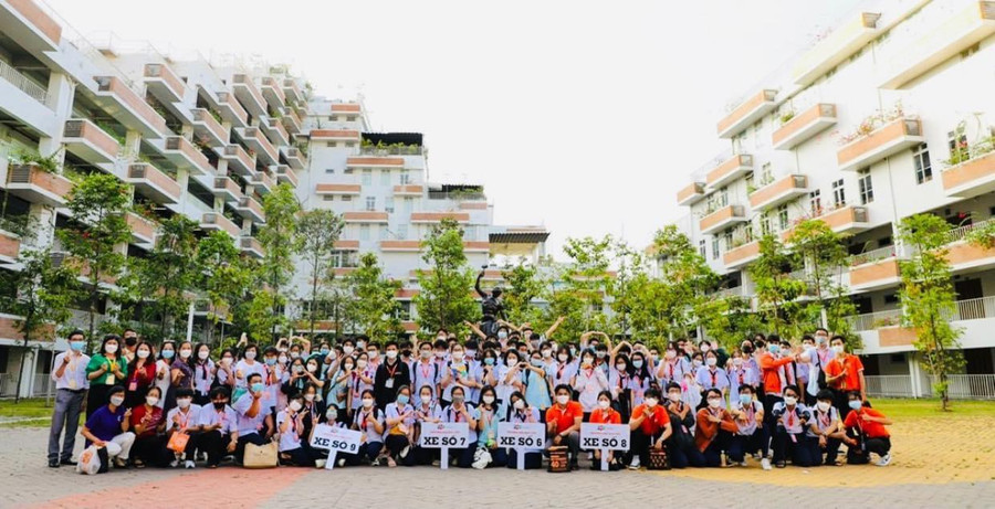 Học sinh lớp 12, Trường THPT Phước Long trải nghiệm hướng nghiệp “Một ngày làm sinh viên" tại Trường đại học FPT. Học sinh lớp 12, Trường THPT Phước Long trải nghiệm hướng nghiệp “Một ngày làm sinh viên" tại Trường đại học FPT.