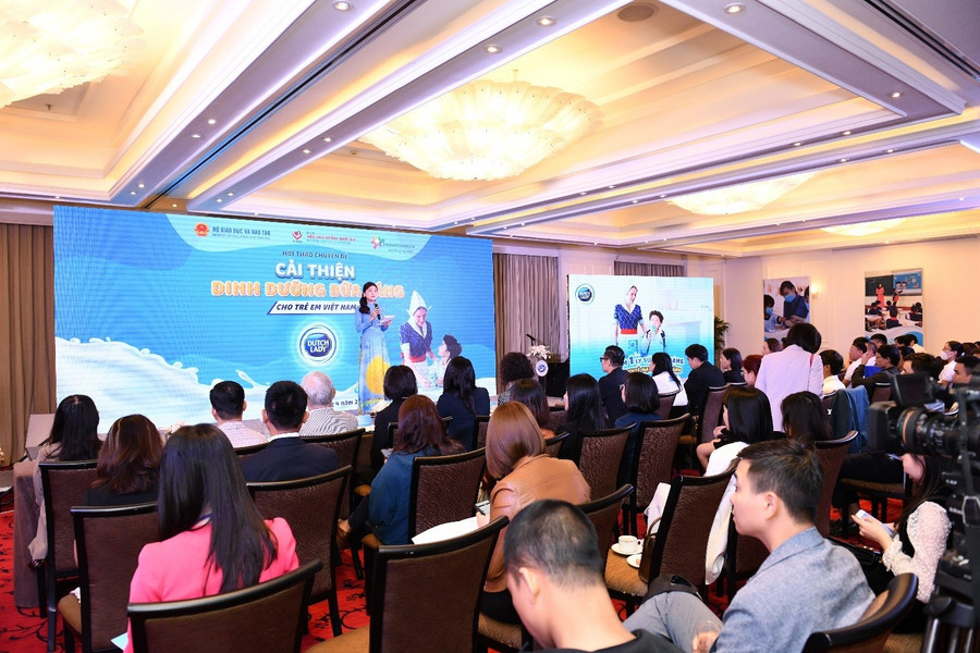 Hội thảo có sự tham gia của các chuyên gia hàng đầu cùng thảo luận về giải pháp cải thiện dinh dưỡng bữa sáng của trẻ. Hội thảo có sự tham gia của các chuyên gia hàng đầu cùng thảo luận về giải pháp cải thiện dinh dưỡng bữa sáng của trẻ.