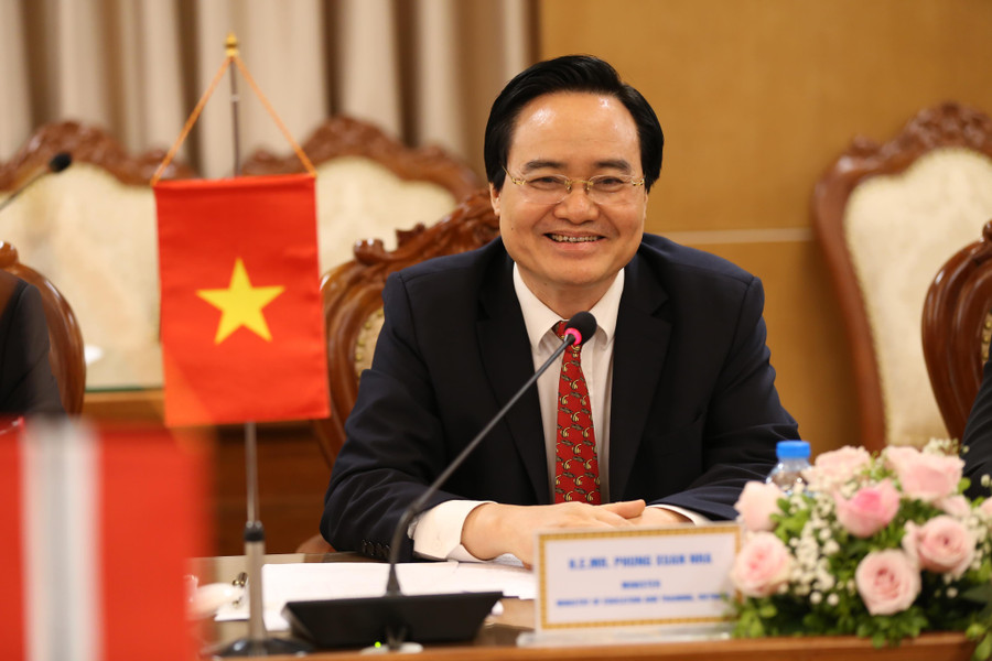 Bộ trưởng Phùng Xuân Nhạ đã có những trao đổi trực tiếp với đoàn công tác Bộ Ngoại giao Latvia