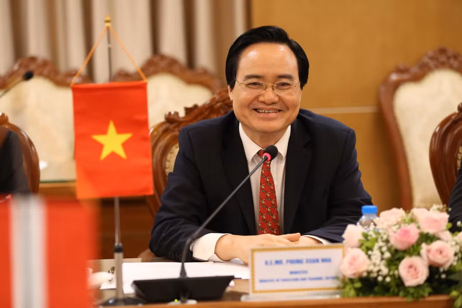 Bộ trưởng Phùng Xuân Nhạ đã có những trao đổi trực tiếp với đoàn công tác Bộ Ngoại giao Latvia