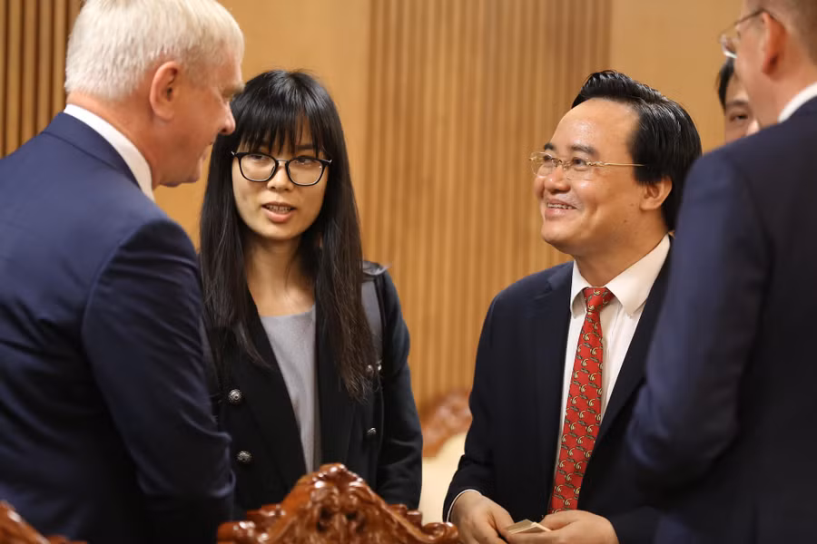 Bộ trưởng Phùng Xuân Nhạ tiếp đón đoàn công tác Bộ Ngoại giao Latvia tới thăm và làm việc