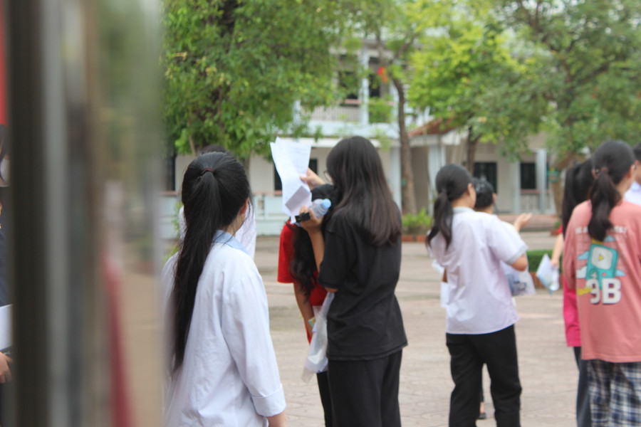 Nhiều thí sinh tỏ ra hụt hẫng bởi bài làm không như ý.