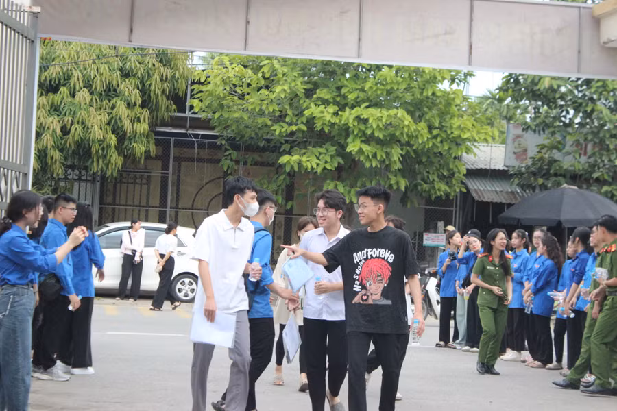 Trong chiều 28/6, Hà Tĩnh có gần 14.000 thí sinh dự thi môn ngoại ngữ.