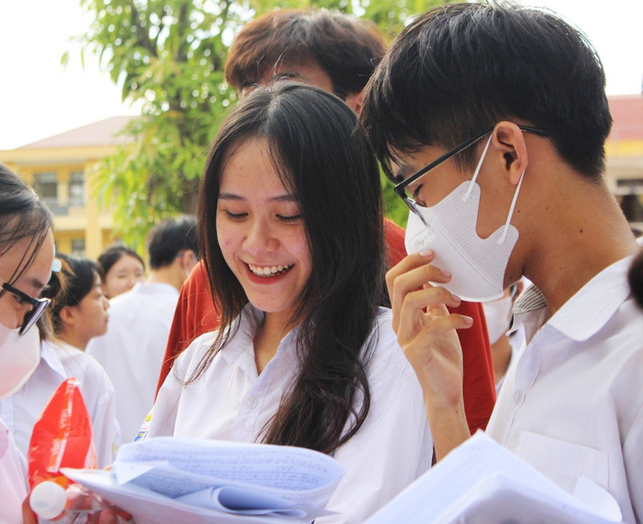 ... và cười thật tươi khi cùng đúng đáp án. ... và cười thật tươi khi cùng đúng đáp án.