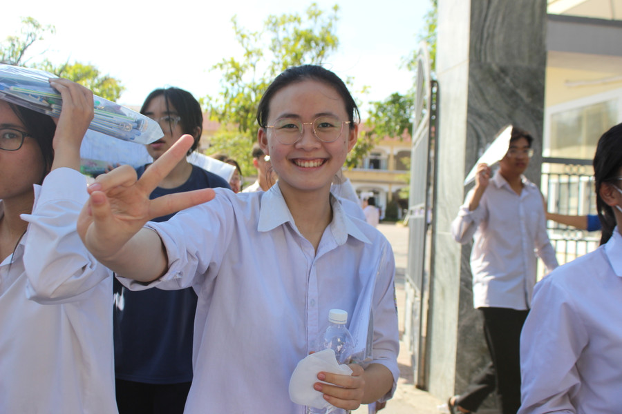 Dù không phải môn "tủ" nhưng thí sinh Phan Nguyễn Phương Thảo (THPT Phan Đình Phùng) khá tự tin với bài thi Tiếng Anh.