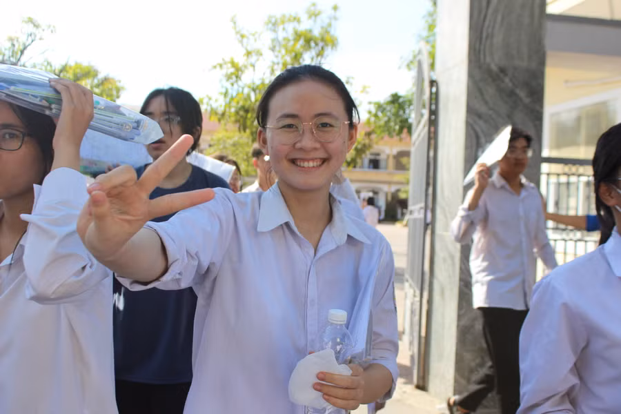 Dù không phải môn "tủ" nhưng thí sinh Phan Nguyễn Phương Thảo (THPT Phan Đình Phùng) khá tự tin với bài thi Tiếng Anh.