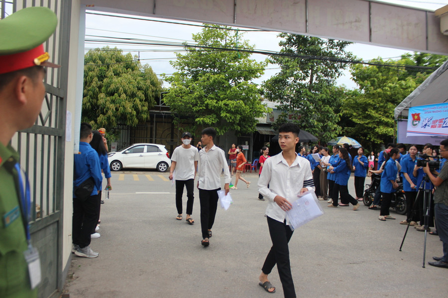 Thời tiết ngày thi thứ 2 tại Hà Tĩnh khá mát mẻ. Thời tiết ngày thi thứ 2 tại Hà Tĩnh khá mát mẻ.