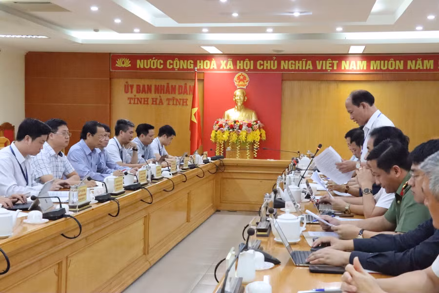 Quang cảnh buổi làm việc.