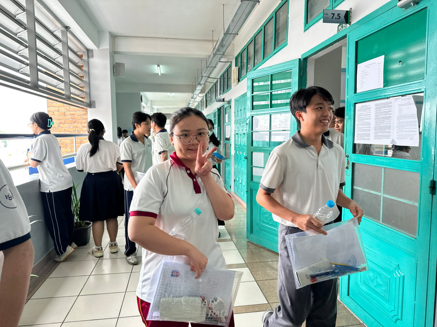 Thí sinh tại điểm thi Trường TH-THCS-THPT Lê Quý Đôn-Quyết Thắng tự tin trong ngày thi thứ 2. Thí sinh tại điểm thi Trường TH-THCS-THPT Lê Quý Đôn-Quyết Thắng tự tin trong ngày thi thứ 2.