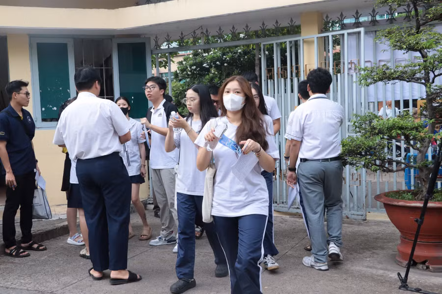 Thí sinh tại điểm thi Trường THPT Hùng Vương.