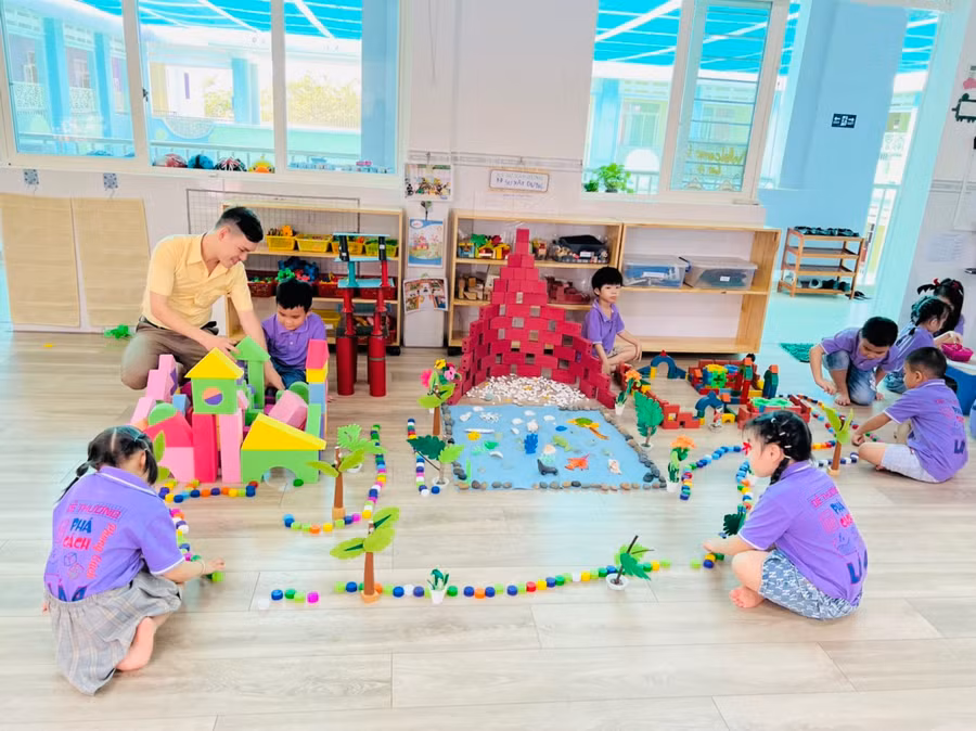 Giờ học của trẻ tại Trường mầm non Hoa Đào.