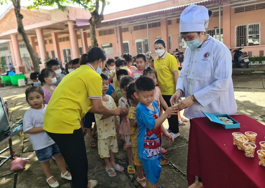 Trường Mầm non Hồng Hà (quận Bình Thuỷ, TP Cần Thơ) tổ chức nhiều hoạt động cho trẻ trong dịp hè 2022. Trường Mầm non Hồng Hà (quận Bình Thuỷ, TP Cần Thơ) tổ chức nhiều hoạt động cho trẻ trong dịp hè 2022.