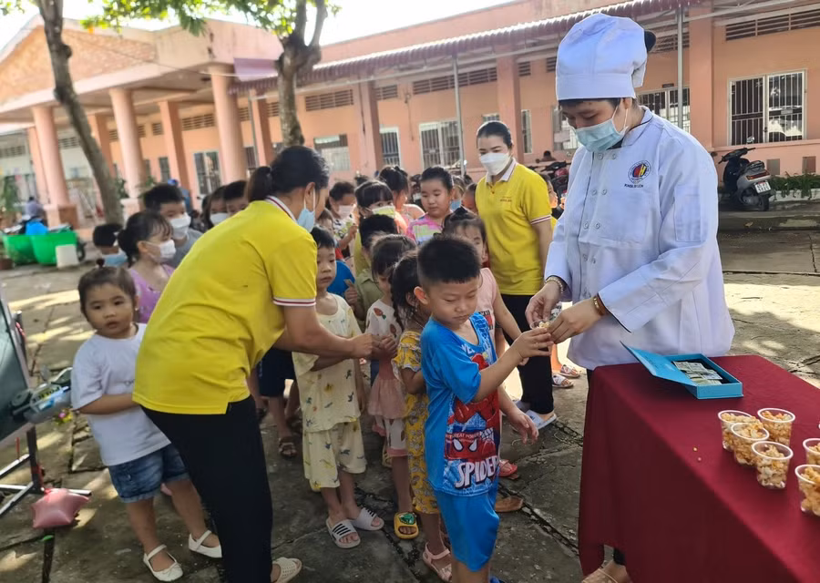 Trường Mầm non Hồng Hà (quận Bình Thuỷ, TP Cần Thơ) tổ chức nhiều hoạt động cho trẻ trong dịp hè 2022.