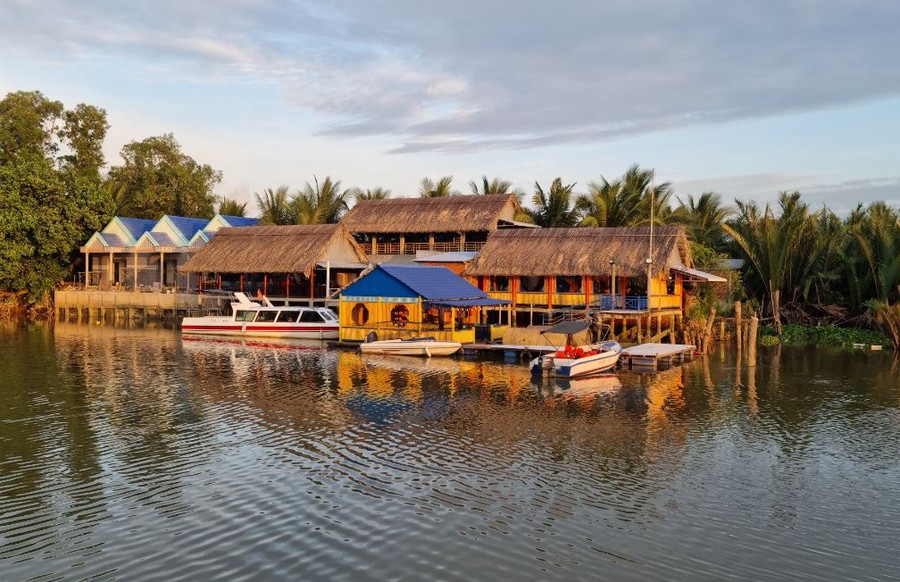 Thế mạnh của du lịch Bến Tre là cảnh sắc thiên nhiên mang nét nguyên sơ phong phú. Thế mạnh của du lịch Bến Tre là cảnh sắc thiên nhiên mang nét nguyên sơ phong phú.