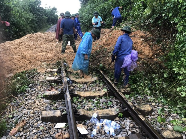 Khu vực đường sắt bị sạt lở. (Ảnh: Đường sắt VN)