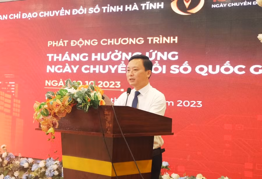 Ông Đậu Tùng Lâm, Giám đốc Sở TT&amp;TT Hà Tĩnh phát biểu tại buổi lễ.