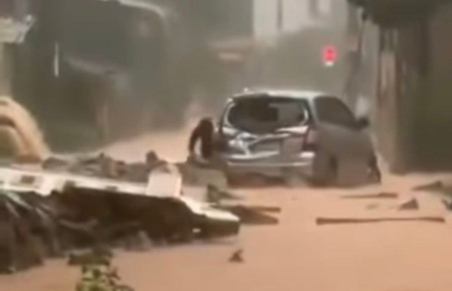 Khu vực tường rào tại TTGDNN&GDTX huyện Hương Khê bị đổ sập khiến 1 học sinh bị thương. Khu vực tường rào tại TTGDNN&GDTX huyện Hương Khê bị đổ sập khiến 1 học sinh bị thương.