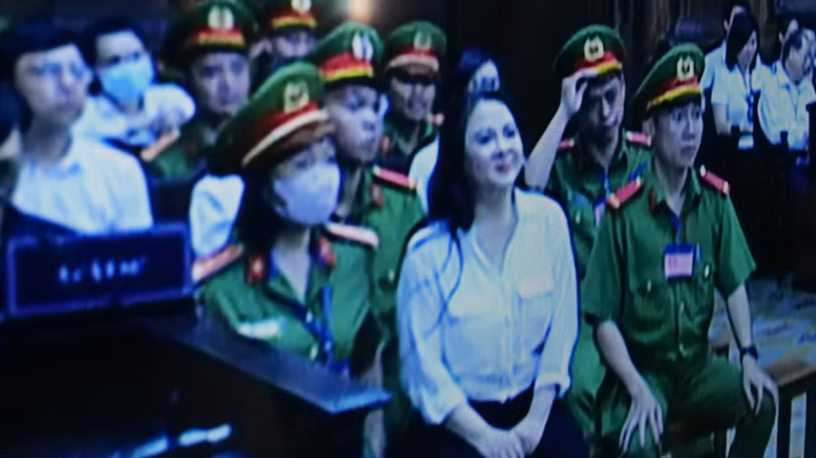 Bà Nguyễn Phương Hằng tại tòa.