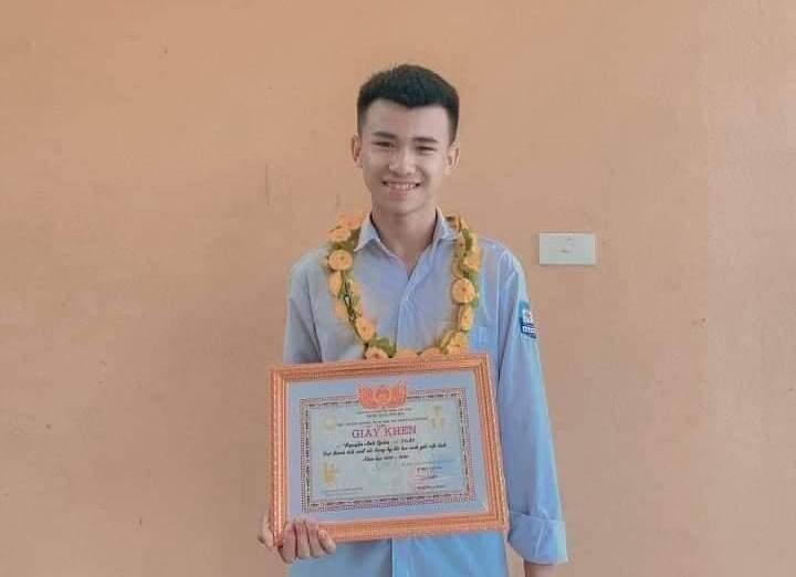 Nguyễn Anh Quân, lớp 12A1, trường THPT Nguyễn Huệ (Kỳ Anh, Hà Tĩnh) - thủ khoa khối A của Hà Tĩnh năm 2022. Nguyễn Anh Quân, lớp 12A1, trường THPT Nguyễn Huệ (Kỳ Anh, Hà Tĩnh) - thủ khoa khối A của Hà Tĩnh năm 2022.