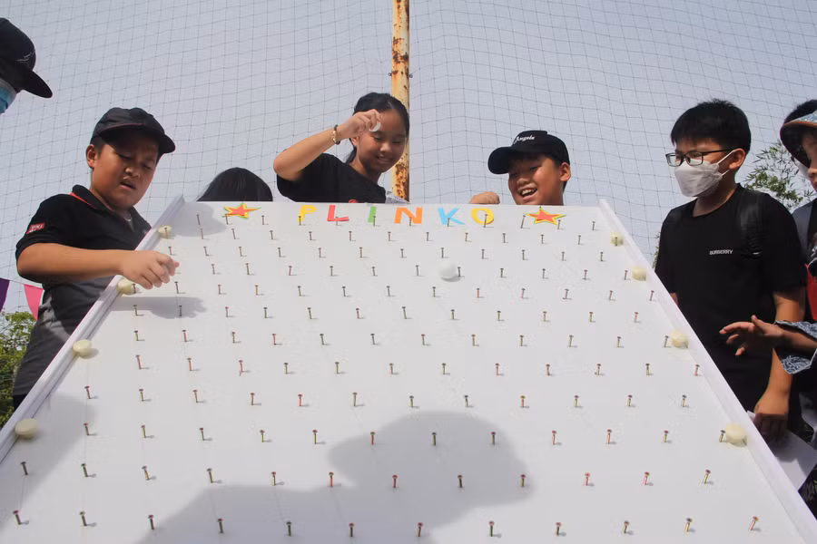 Ngoài các gian hàng, tại Ngày hội Kết nối còn có các khu vực trò chơi để các bạn học sinh khám phá và trải nghiệm.