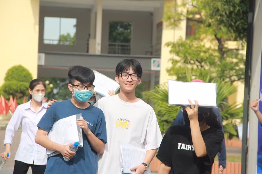 Nhiều thí sinh tại trường THPT Chuyên Hà Tĩnh chỉ mất 15 phút hoàn thành bài thi.