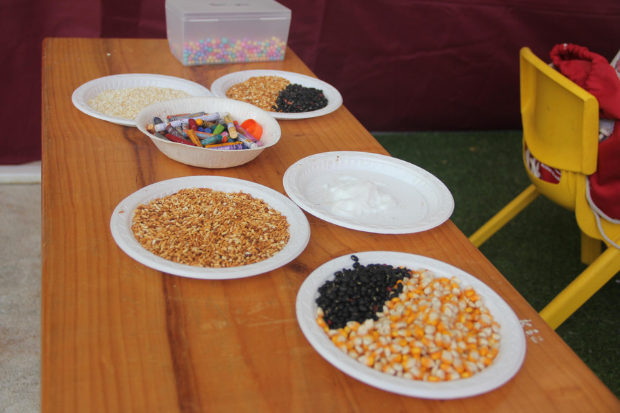 Các bạn nhỏ thỏa sức sáng tạo từ những nguyên liệu gần gũi hằng ngày.