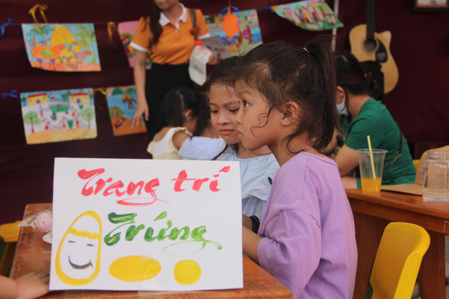 Thông qua các hoạt động các bạn nhỏ được thỏa sức vui chơi nhất là được làm quen với việc giao tiếp bằng tiếng Anh, thoả sức đam mê ca hát, thử tài làm họa sĩ, nhà thiết kế mỹ thuật…