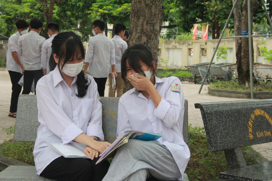 Nhiều thí sinh cũng nhận xét đề thi Địa lý năm nay vừa sức. Nhiều thí sinh cũng nhận xét đề thi Địa lý năm nay vừa sức.