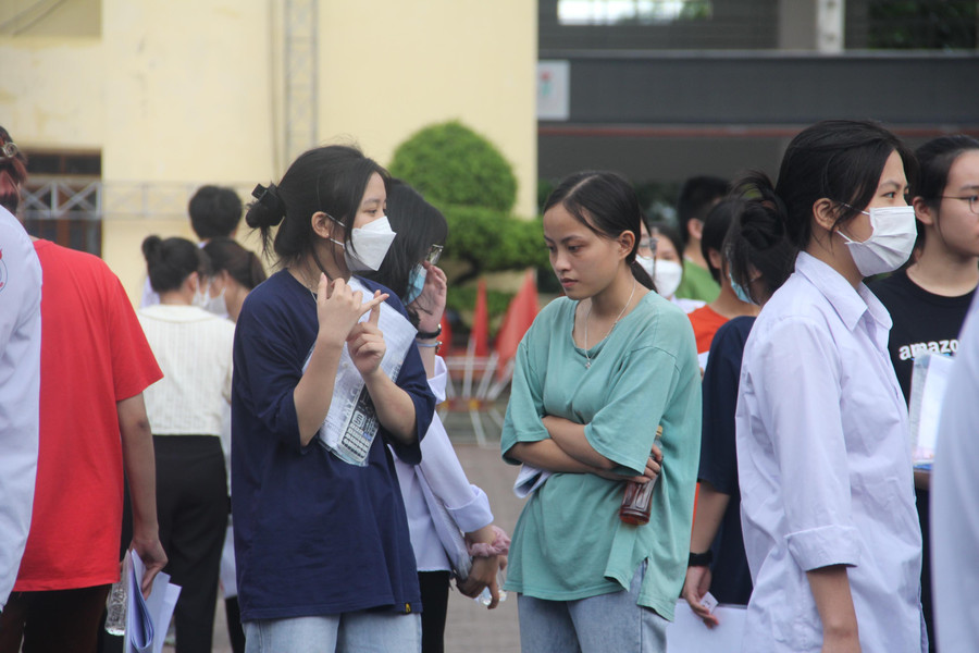 Theo nhiều thí sinh đề thi năm nay khó hơn so với những năm trước. Theo nhiều thí sinh đề thi năm nay khó hơn so với những năm trước.