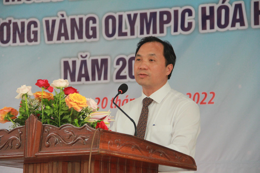 Bí thư Tỉnh ủy Hà Tĩnh Hoàng Trung Dũng chúc mừng kết quả của em Phan Xuân Hành và đánh giá cao những thành tích của ngành Giáo dục trong năm học 2022-2023. Bí thư Tỉnh ủy Hà Tĩnh Hoàng Trung Dũng chúc mừng kết quả của em Phan Xuân Hành và đánh giá cao những thành tích của ngành Giáo dục trong năm học 2022-2023.