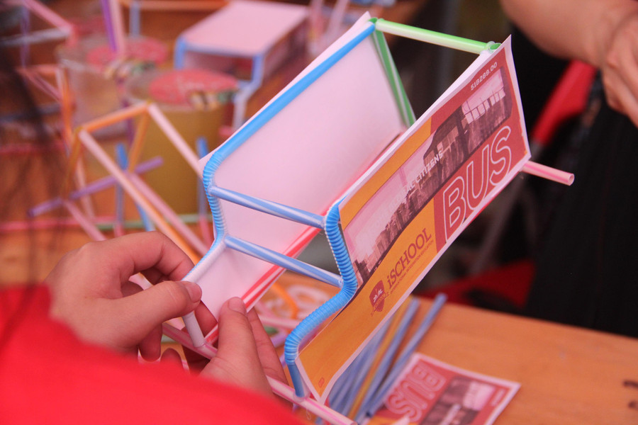 Một sản phầm vừa được một bạn học sinh hoàn thành tại gian hàng Kết nối ý tưởng.