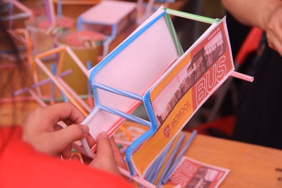 Một sản phầm vừa được một bạn học sinh hoàn thành tại gian hàng Kết nối ý tưởng.