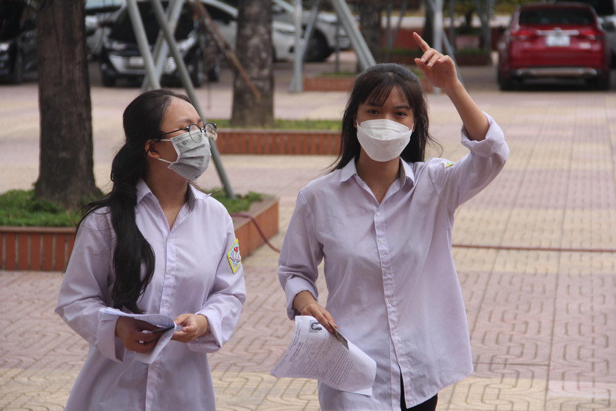Thí sinh tự tin bước vào môn thi cuối cùng. Thí sinh tự tin bước vào môn thi cuối cùng.